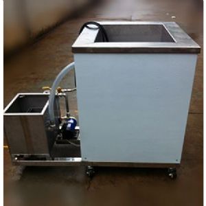 汽車(chē)零部件生產(chǎn)用超聲波清洗機(jī)